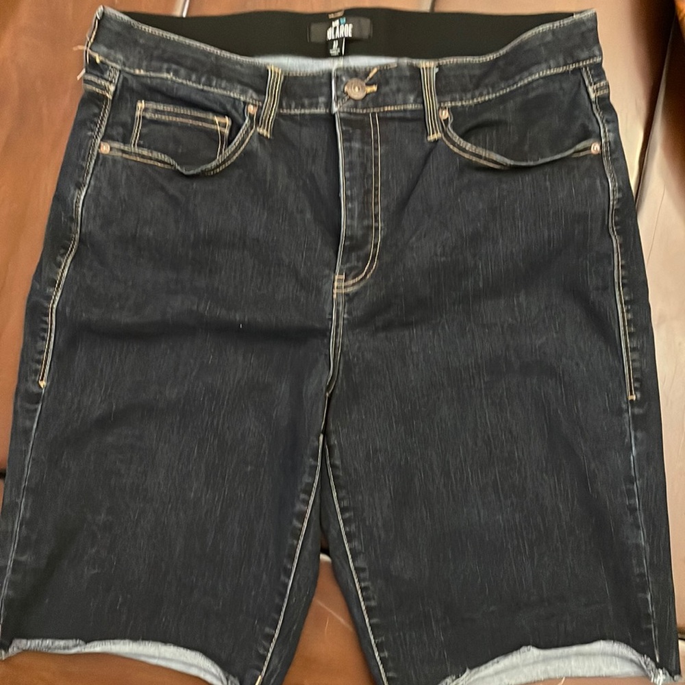 EUC LulaRoe dark blue denim Bermuda shorts size 32